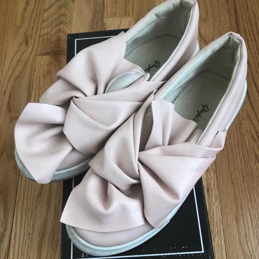 Quip is slide sneakers